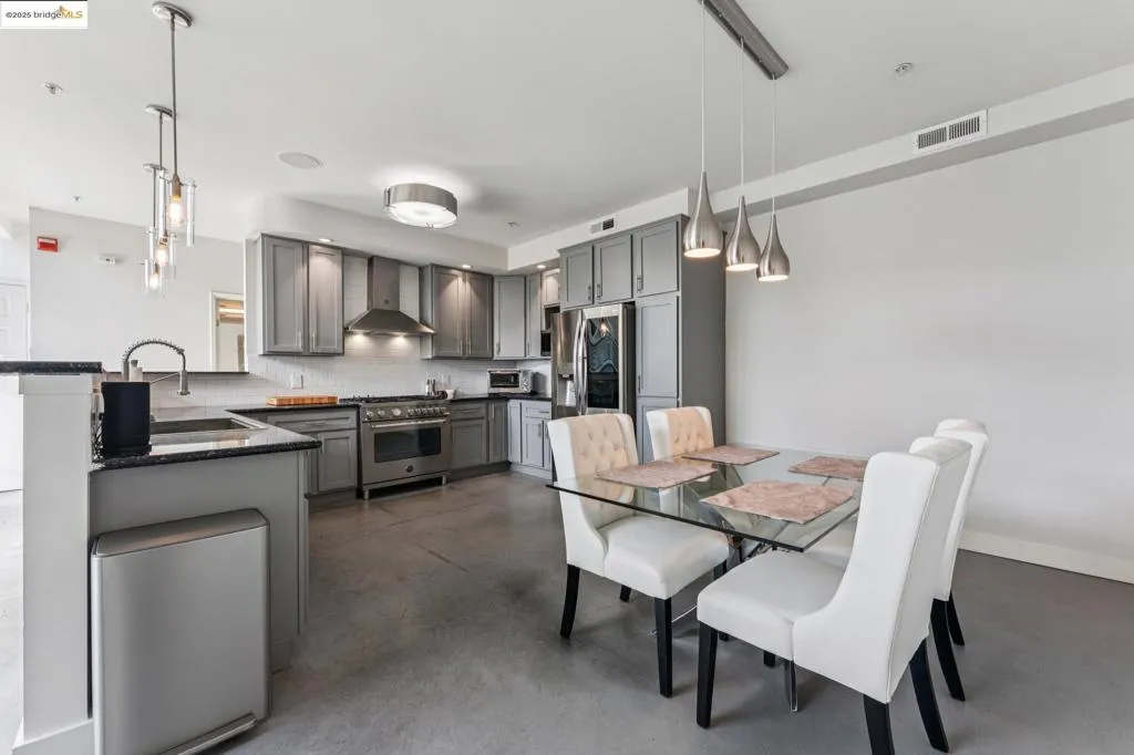 850 W Grand Ave 17, Oakland, California 94607 home-pic-14